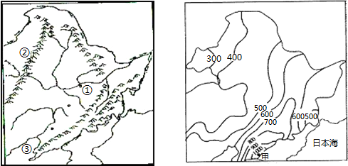 读东北地区图和东北年降水量分布图,完成下列
